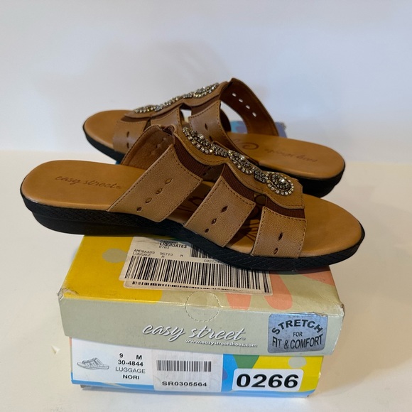Easy Street, Nori Slide on sandal, Sz 9M - Picture 3 of 5